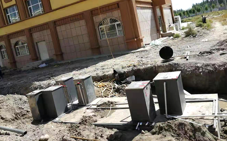 新疆阿克陶地區(qū)AO一體化污水處理設(shè)備安裝現(xiàn)場圖(圖3) 新疆阿克陶地區(qū)AO一體化污水處理設(shè)備安裝現(xiàn)場圖(圖3)