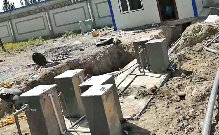 新疆阿克陶地區(qū)AO一體化污水處理設(shè)備安裝現(xiàn)場圖(圖4) 新疆阿克陶地區(qū)AO一體化污水處理設(shè)備安裝現(xiàn)場圖(圖4)