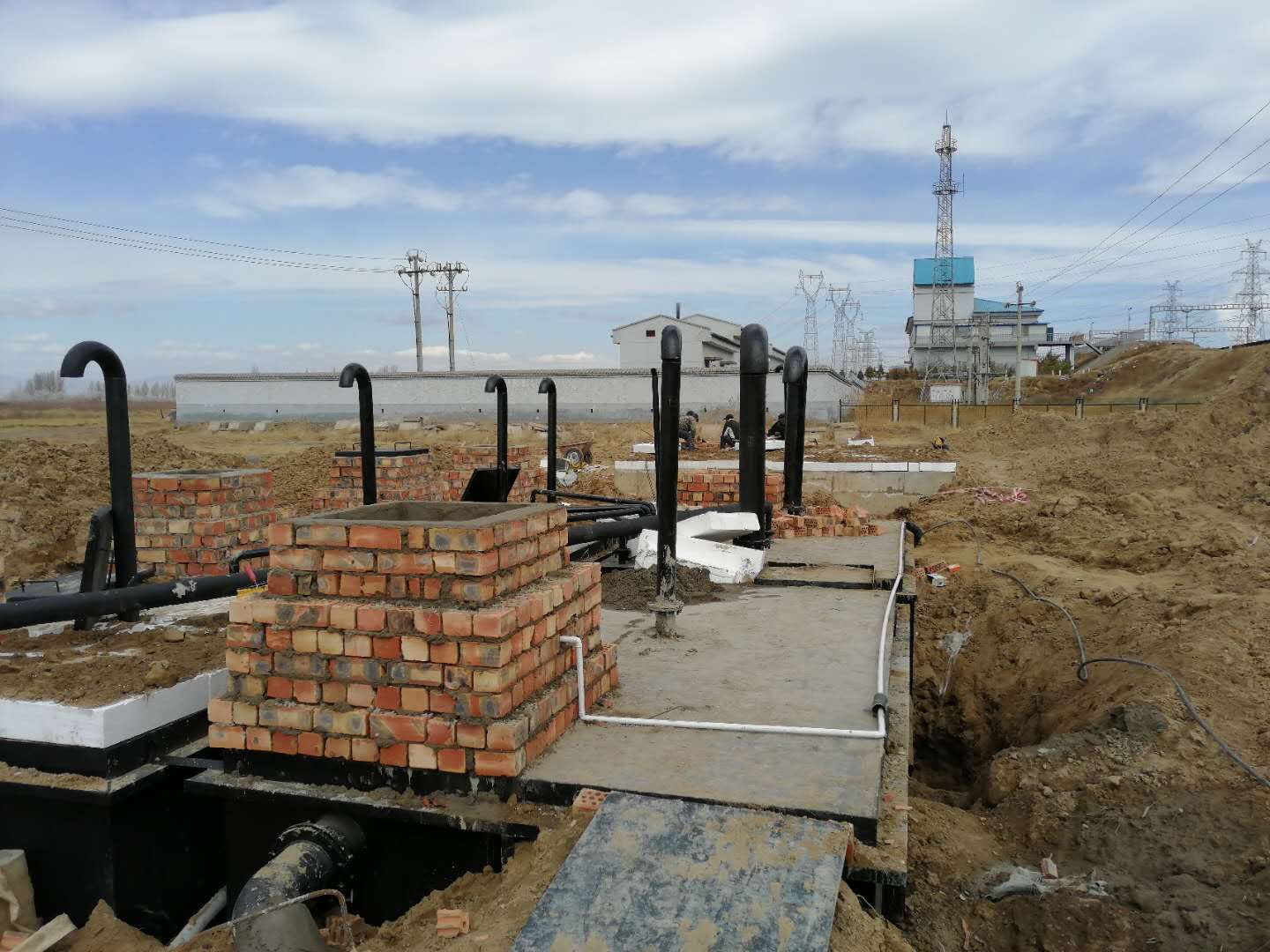 內(nèi)蒙古包頭市地埋式污水處理設(shè)備安裝現(xiàn)場(chǎng)(圖5) 內(nèi)蒙古包頭市地埋式污水處理設(shè)備安裝現(xiàn)場(chǎng)(圖5)